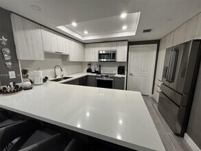 9725 NW 52nd St in Doral, FL - Building Photo - Building Photo