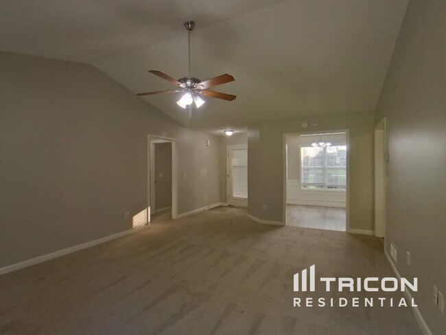 714 Manor Ridge Dr in Loganville, GA - Building Photo - Building Photo