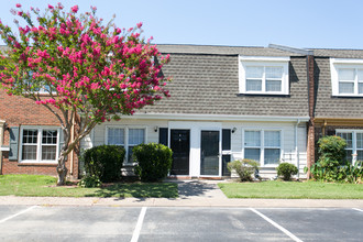 Christopher Crossing in Newport News, VA - Foto de edificio - Building Photo