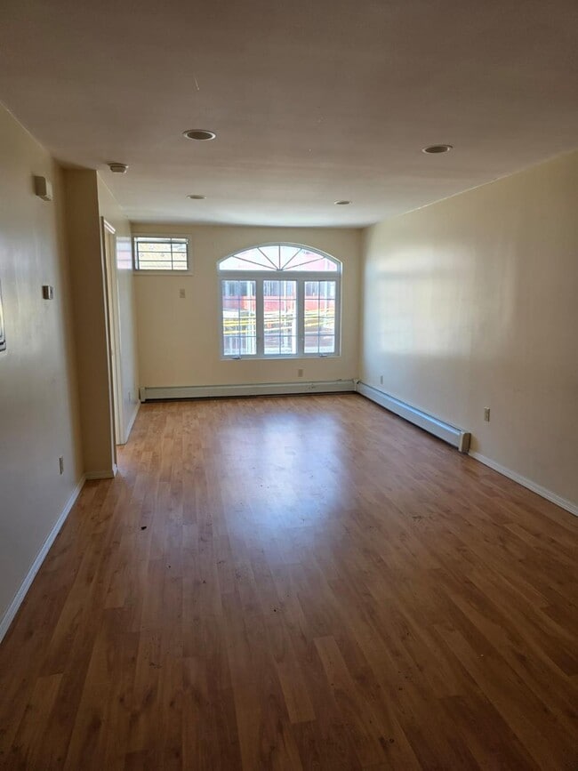 176-4 Jamaica Ave in Queens, NY - Building Photo - Building Photo