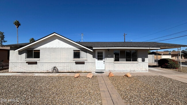 property at 1000 W Elna Rae St