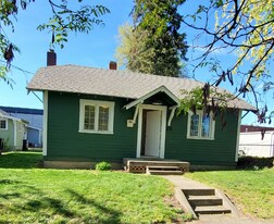 22 W Pine St in Walla Walla, WA - Building Photo