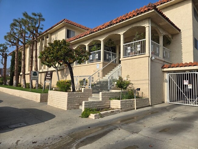 4205 W 129th St in Hawthorne, CA - Foto de edificio - Building Photo