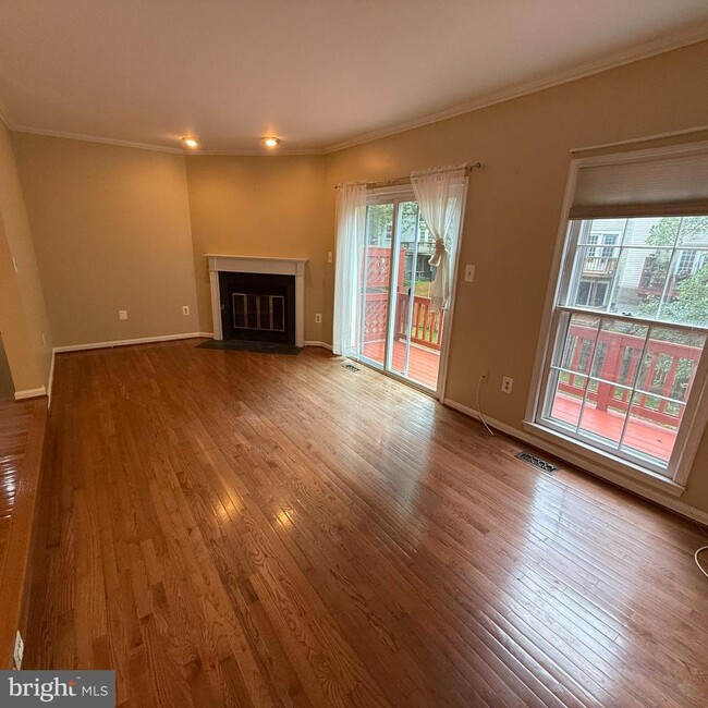 8222 Maple Ridge Ave in Springfield, VA - Building Photo - Building Photo