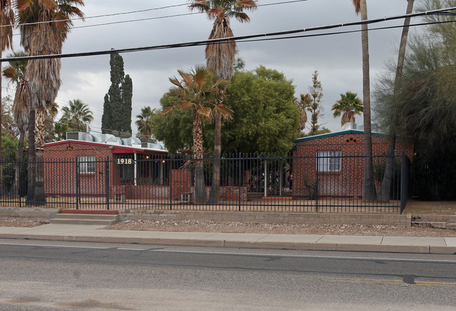 1918 N Tucson Blvd in Tucson, AZ - Building Photo - Building Photo