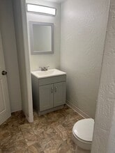 836 NE 8th St in Grants Pass, OR - Building Photo - Building Photo