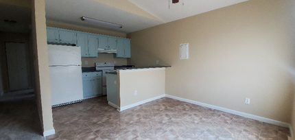4460 Loomis Ave, Unit B in Colorado Springs, CO - Building Photo - Building Photo