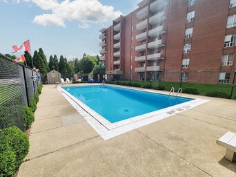 Regency Court Apartments - Kathleen in Guelph, ON - Building Photo - Building Photo