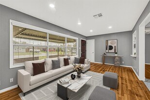 1853 Huge Oaks St in Houston, TX - Building Photo