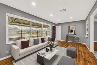 1853 Huge Oaks St in Houston, TX - Building Photo - Building Photo