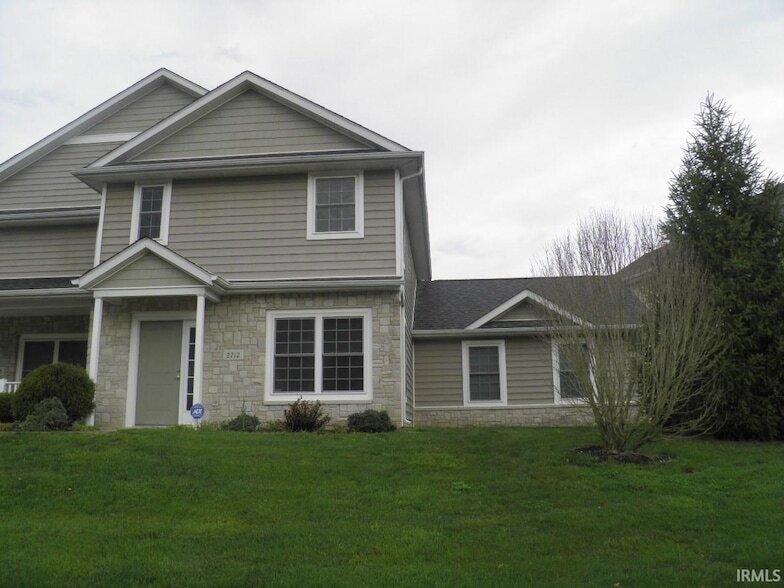2712 E Bressingham Wy in Bloomington, IN - Foto de edificio