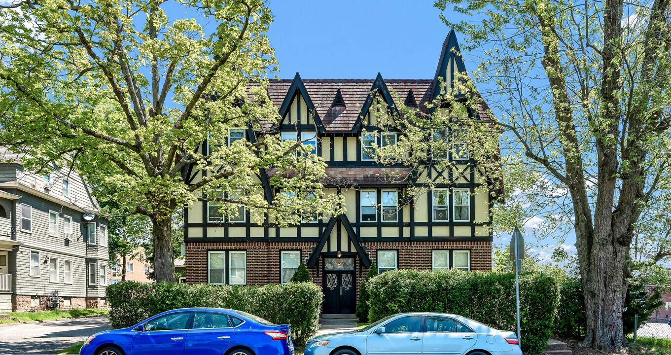 28-30 Whitney St, Unit 301 in Hartford, CT - Building Photo