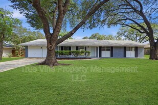 413 Cloudmont Dr in San Antonio, TX - Building Photo