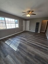 16109 Spruce St in Hesperia, CA - Building Photo - Building Photo