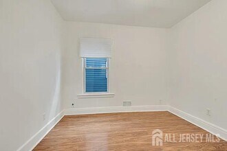 110 N 17th St in East Orange, NJ - Building Photo - Building Photo