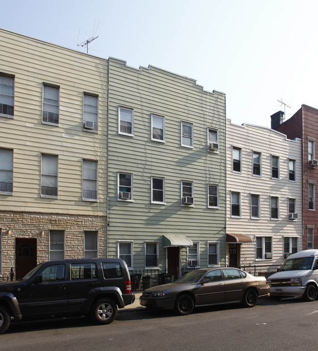 243 Devoe St in Brooklyn, NY - Building Photo