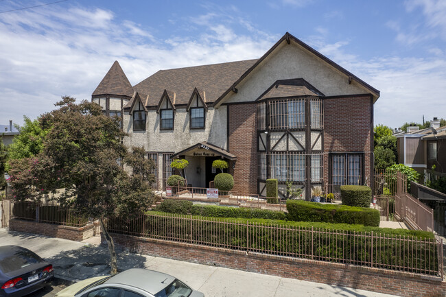9210 Van Nuys Blvd in Panorama City, CA - Foto de edificio - Building Photo