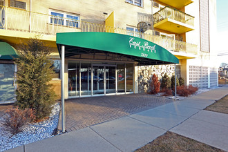 East Brook Terrace in Elmwood Park, IL - Building Photo - Building Photo