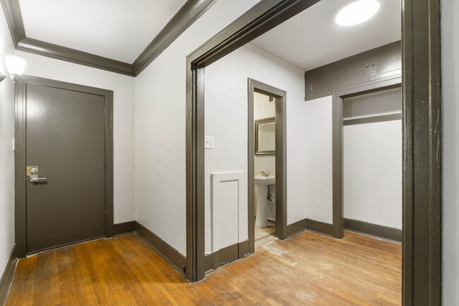 The Ambassador Apartments in Tacoma, WA - Building Photo - Building Photo