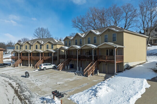 Hawkeye Townhomes in Dubuque, IA - Foto de edificio - Building Photo