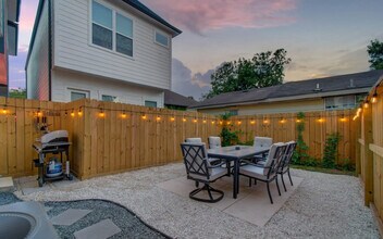 2105 Sam Wilson St in Houston, TX - Building Photo - Building Photo