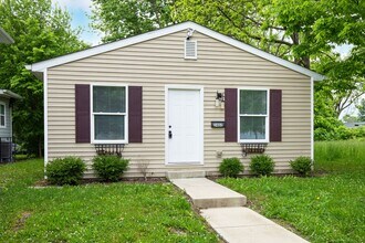 2402 Adams St in Indianapolis, IN - Building Photo - Building Photo