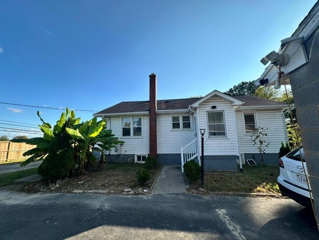 property at 6724 Centreville Rd