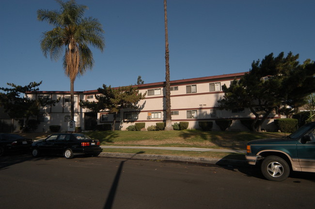 Ontario Plaza in Ontario, CA - Building Photo - Building Photo