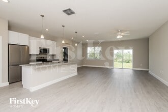 1690 San Diego St SE in Palm Bay, FL - Foto de edificio - Building Photo