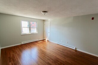 627 Beach St, Unit 2R in Revere, MA - Foto de edificio - Building Photo