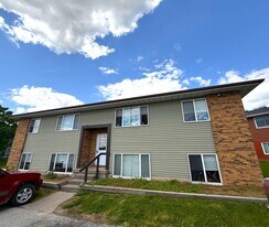 953 Boston Way in Coralville, IA - Building Photo