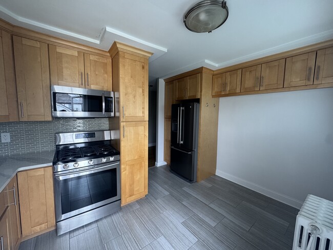 2932 171st St, Unit First Floor in Flushing, NY - Foto de edificio - Building Photo