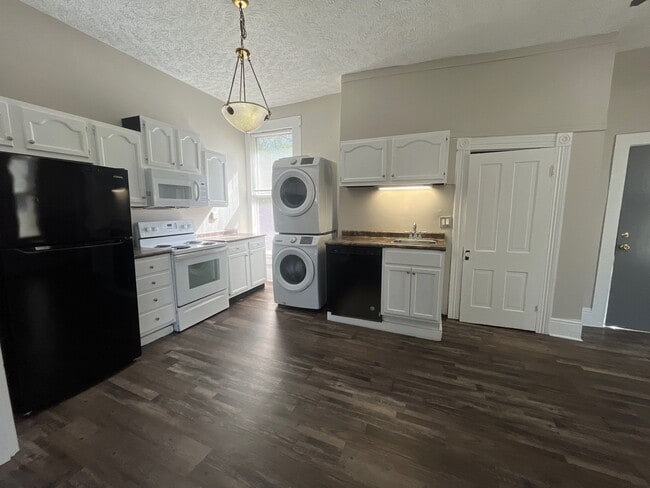 402 N Highland Ave, Unit B in Jackson, TN - Building Photo - Building Photo