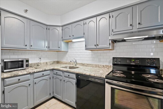 1301 N Courthouse Rd in Arlington, VA - Building Photo - Building Photo