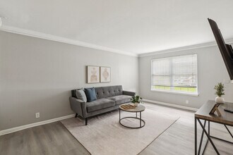 400 Adamwood Dr in Nashville, TN - Building Photo - Building Photo