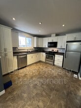 596 Garside Dr in Peterborough, ON - Building Photo - Building Photo