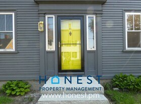 20 Academy St in Hallowell, ME - Building Photo