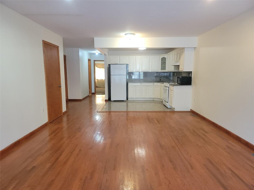 10443 Springfield Blvd in Queens, NY - Building Photo
