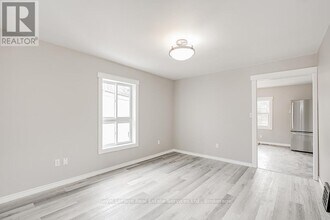 33 Rose Ave in Brantford, ON - Building Photo - Building Photo