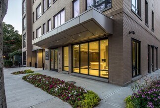 21 Harris St, Unit 613 in Brookline, MA - Building Photo - Building Photo