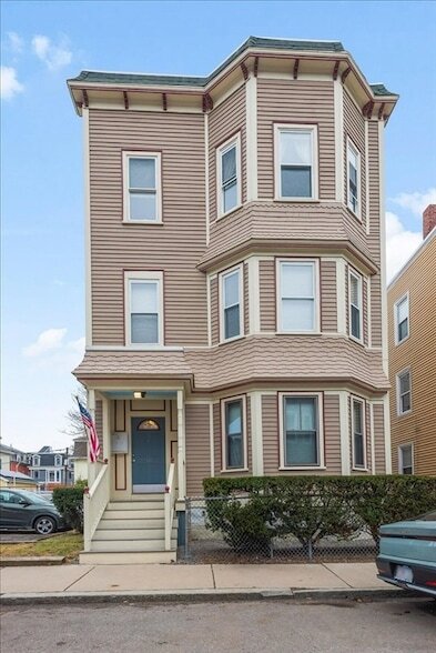 16 Maryland St, Unit 1 in Boston, MA - Building Photo