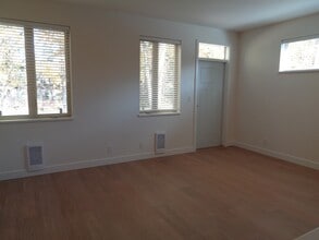 166 McPherson Crescent in Penticton, BC - Building Photo - Building Photo