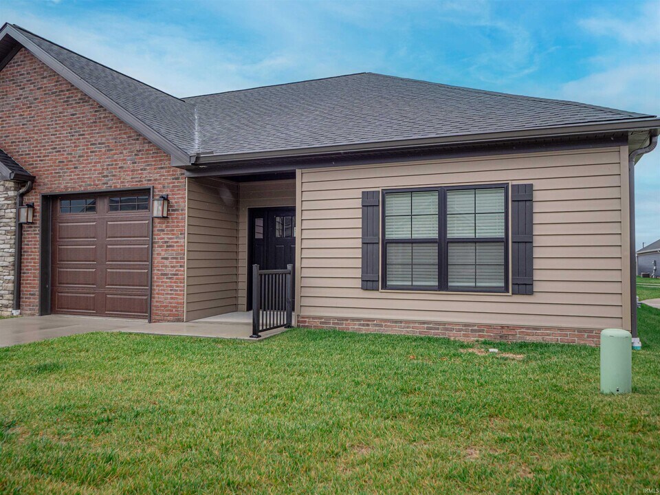 3851 High Pointe Dr in Newburgh, IN - Building Photo