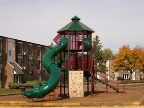 River&#39;s Landing Apartments in Elgin, IL - Foto de edificio - Building Photo