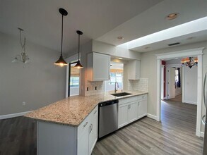 10123 Bay Ave in Englewood, FL - Building Photo - Building Photo