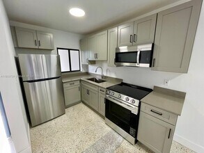 180 NE 57th St in Miami, FL - Building Photo - Building Photo