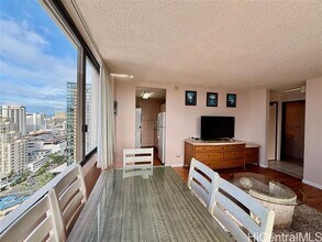 2410 Cleghorn St in Honolulu, HI - Building Photo - Building Photo