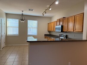 996 E Cantebria Dr in Gilbert, AZ - Foto de edificio - Building Photo