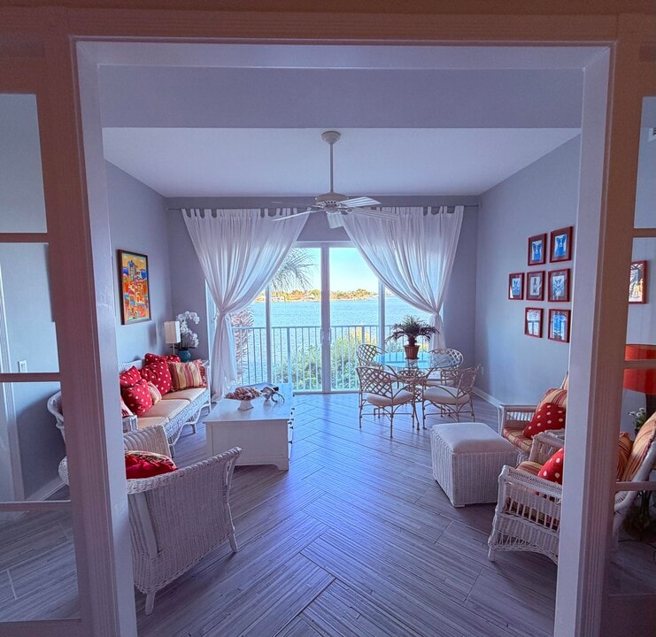 3 Harbour Isle Dr E in Fort Pierce, FL - Building Photo