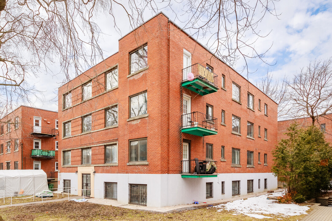 4945 Édouard-Montpetit Boul in Montréal, QC - Building Photo